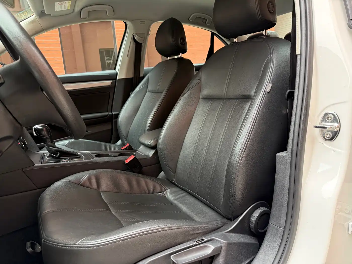 Volkswagen Lamando 2015 230TSI DSG Style фото 15