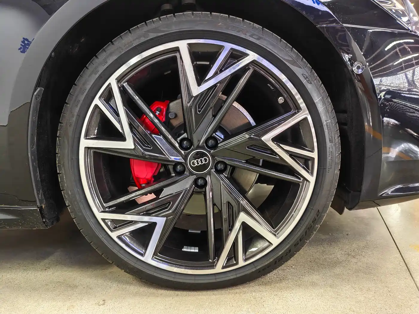 Audi A7L 2024 45 TFSI quattro Black Warrior Edition фото 13