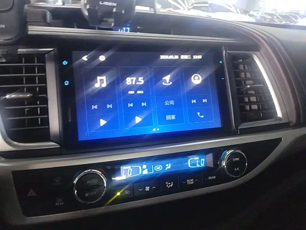 TOYOTA HIGHLANDER