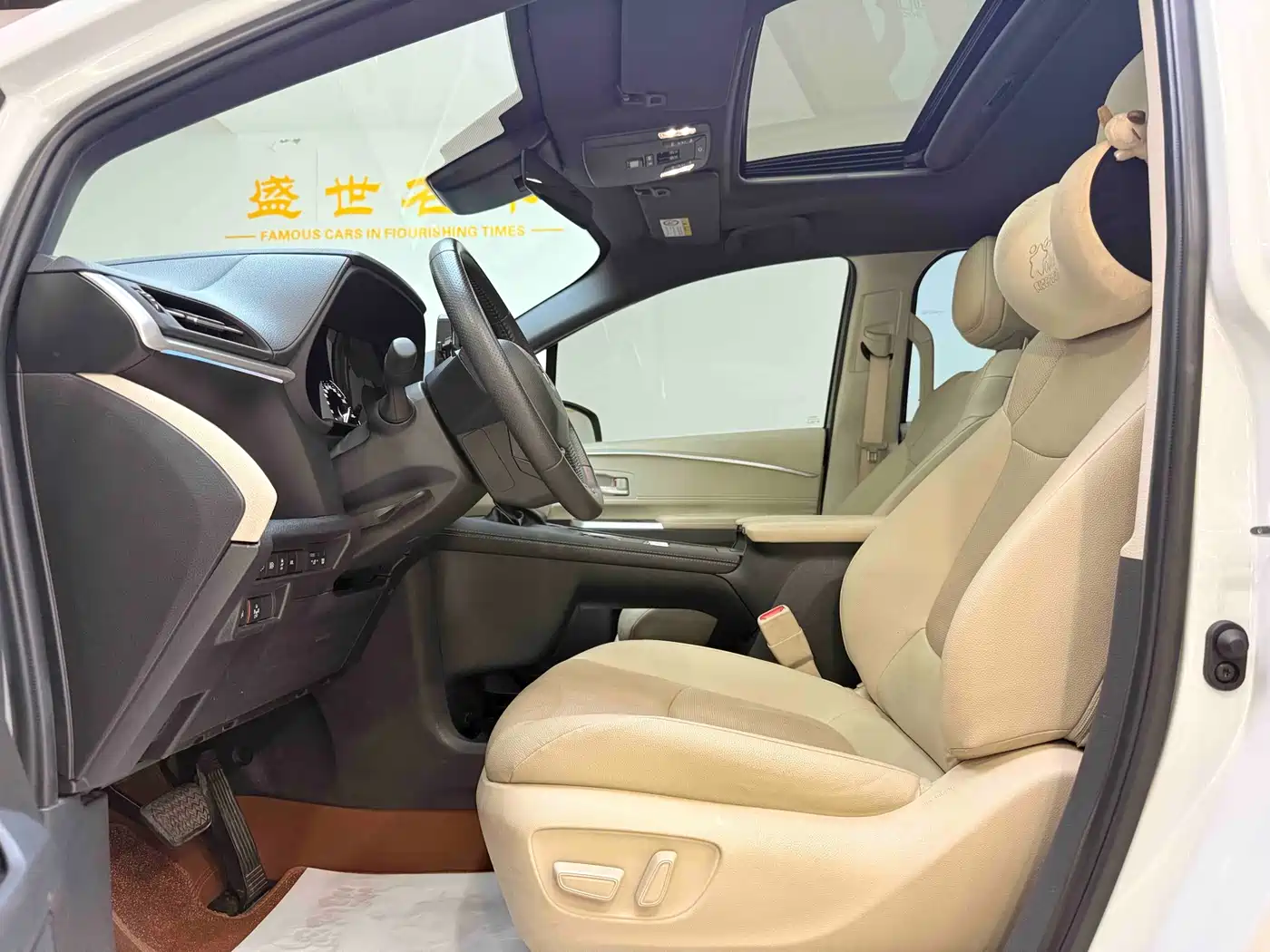 Toyota Sienna 2023 2.5L Hybrid Luxury Edition фото 6