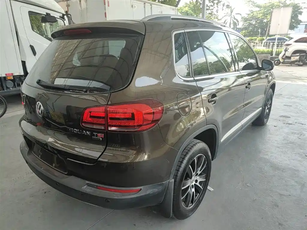 Volkswagen Tiguan 2015 1.8TSI Automatic 2WD Highline фото 7