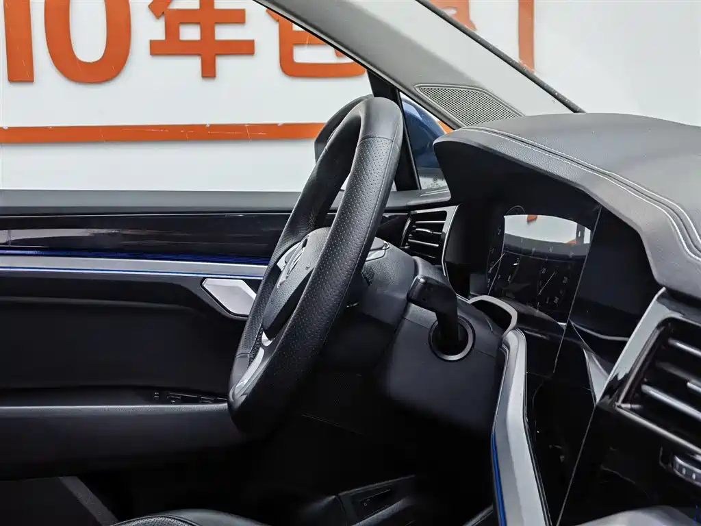 Volkswagen Touareg 2019 2.0TSI Sharp Wing Edition China VI фото 22
