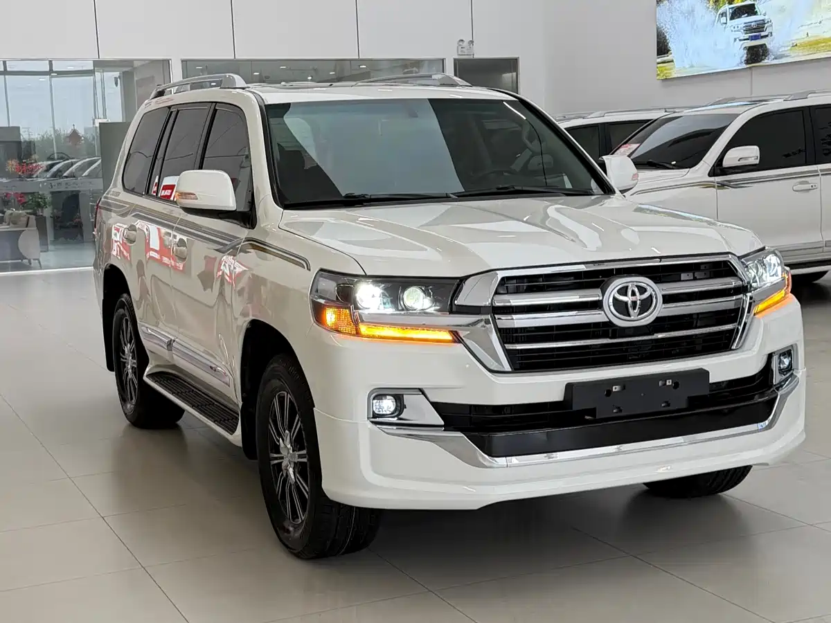Toyota Land Cruiser (Import) фото 3
