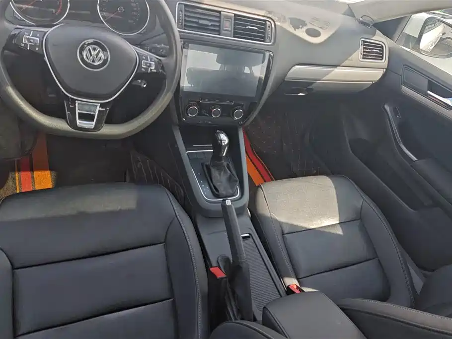 Volkswagen Sagitar 2018 1.6L Automatic Fashion фото 16