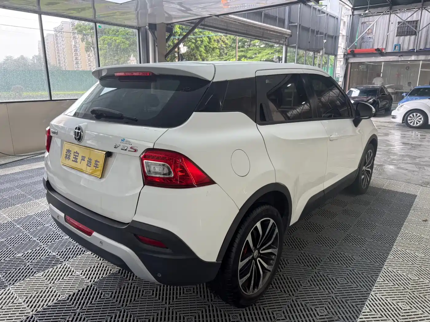 Фото 8 - Zhonghua V3