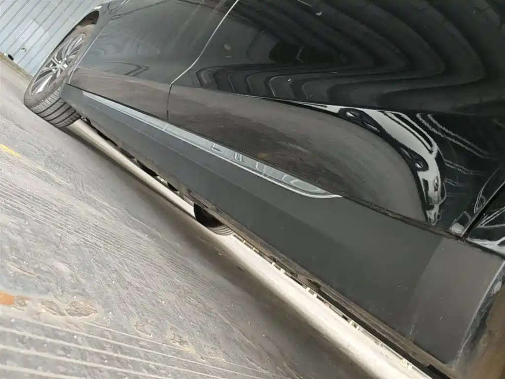 Hongqi E-QM5 2022 431km Charging Enjoyment Edition фото 22