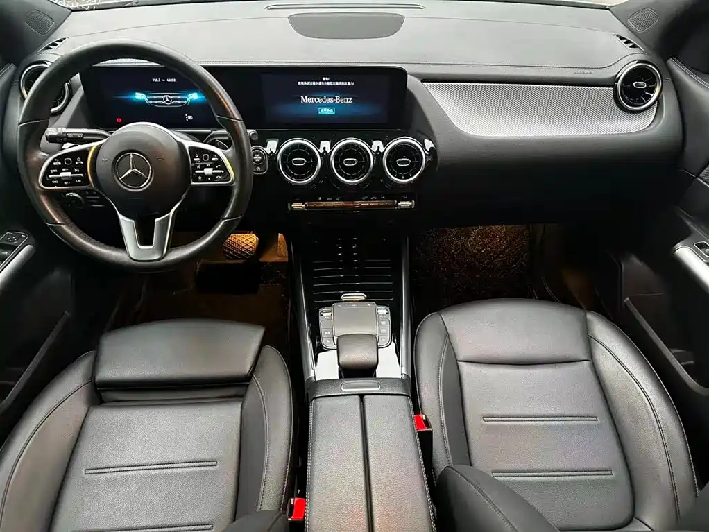 MERCEDES-BENZ GLA