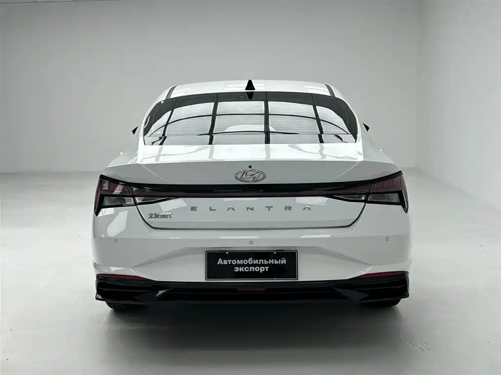Hyundai Elantra 2021 1.5L CVT LUX Premium Edition фото 10