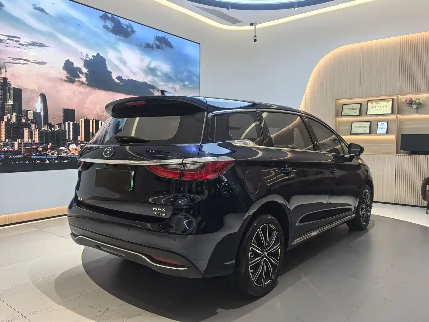 BYD Song MAX New Energy 2019 DM 1.5T Smart Connect Advance 7-seater China VI фото 4