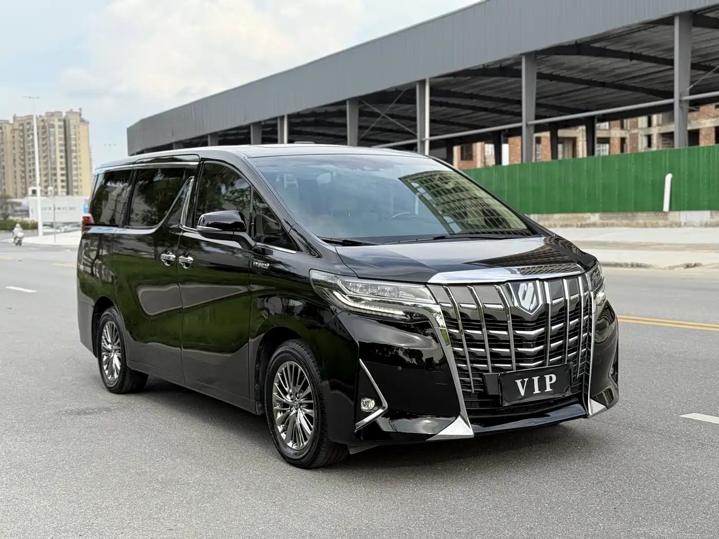 Toyota Alphard 2019 Hybrid 2.5L Luxury фото 3