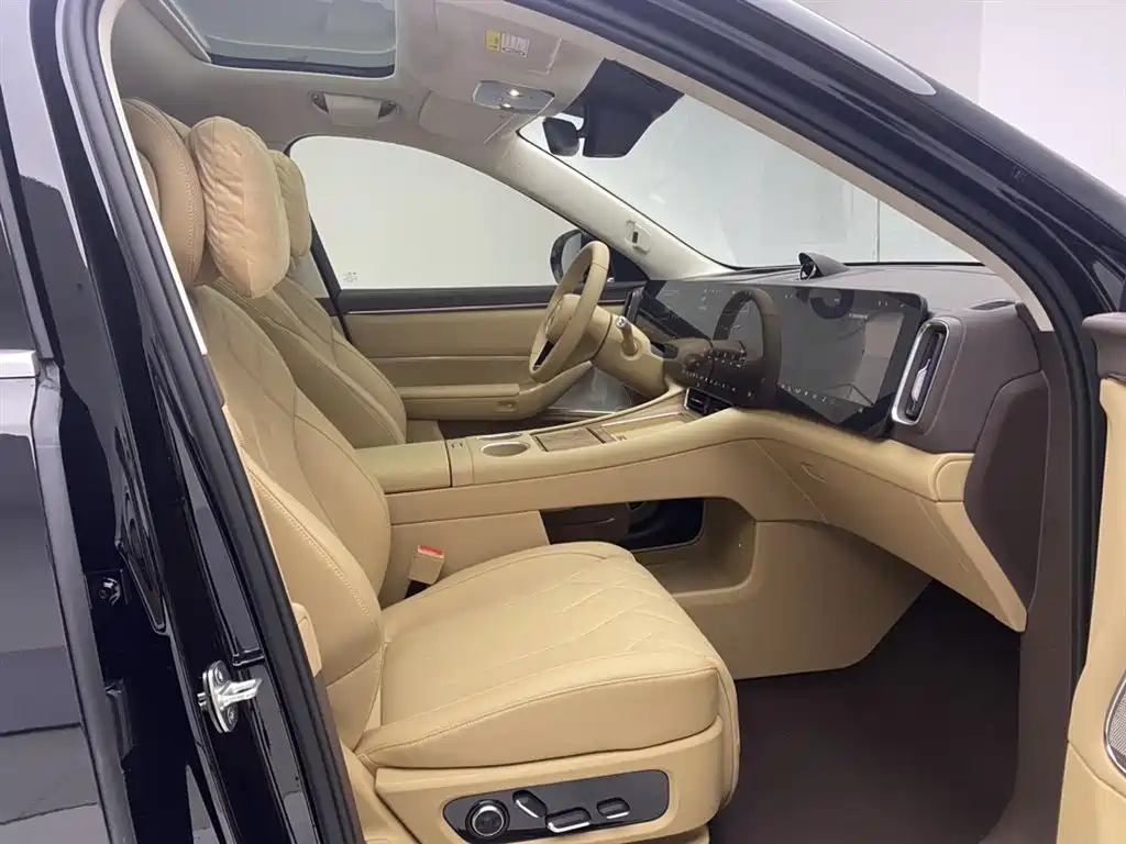 AITO Wenjie AITO M8 2025 Range Extender Max+ Edition 53.4kWh 5-seater фото 20