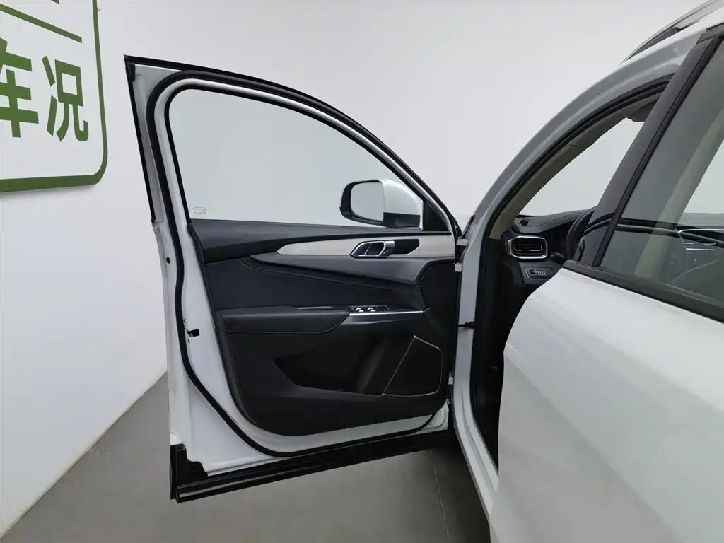 Lynk & Co 01 2019 2.0T 2WD Pure Version China VI фото 8