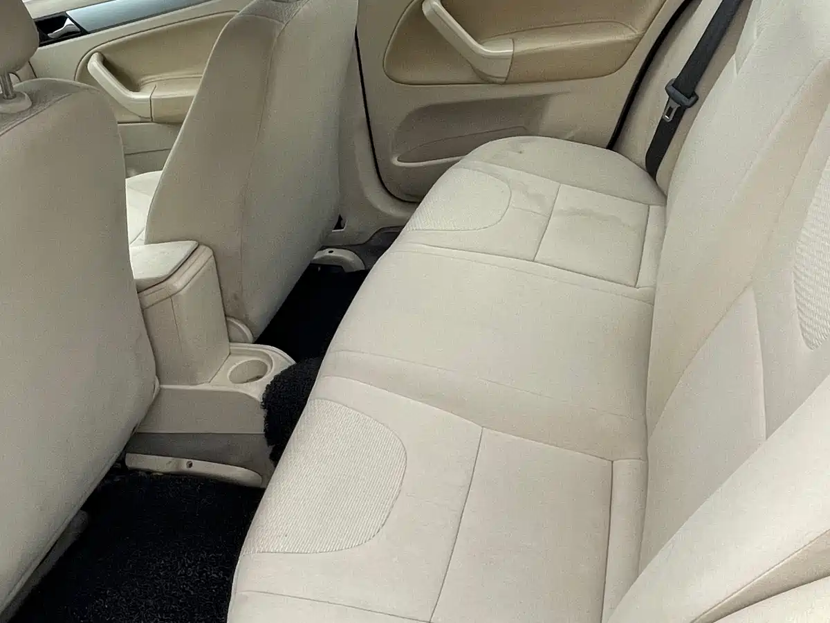 Volkswagen Bora 2011 1.6L Automatic Fashion фото 3