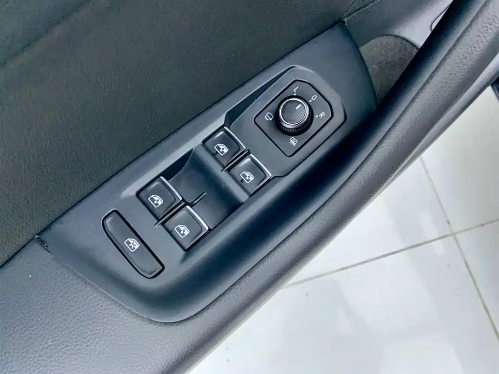 Volkswagen Magotan 2017 330TSI DSG Leading фото 29