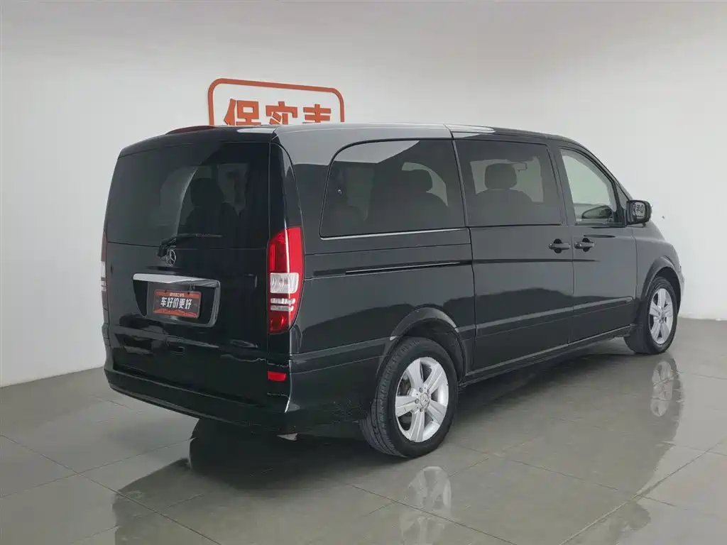 Mercedes-Benz Viano 2011 2.5L Luxury Edition фото 2