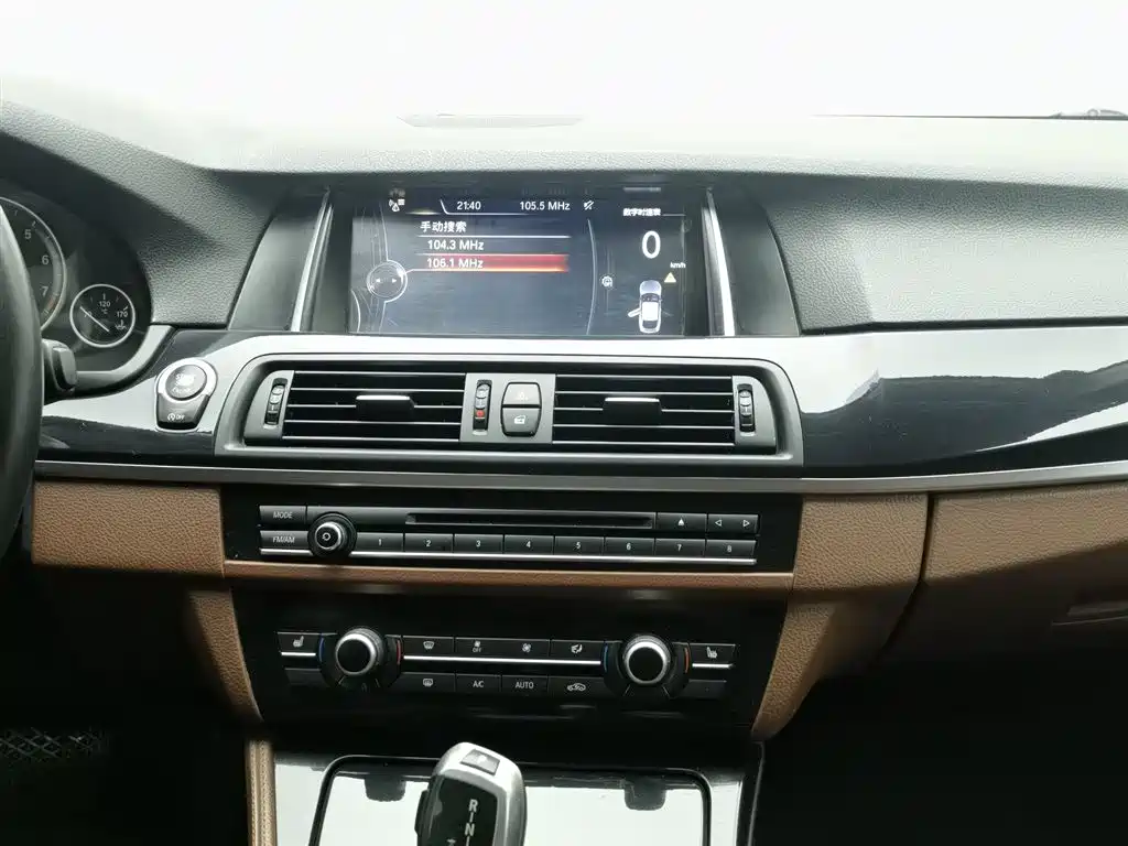 BMW 5 Series 2017 520Li Classic Edition фото 12