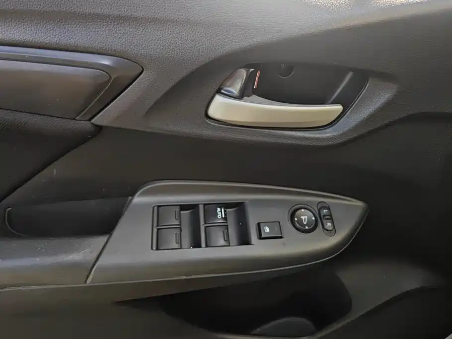 Фото 7 - Honda Fit