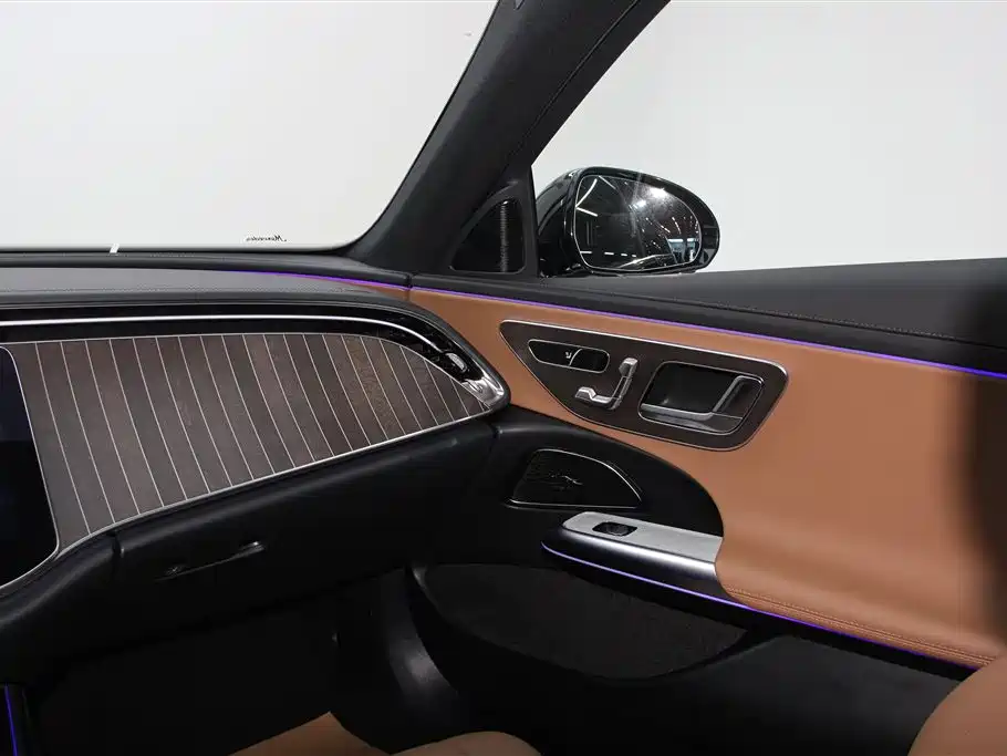 Mercedes-Benz E-Class 2025 E 300 L Fashion фото 31