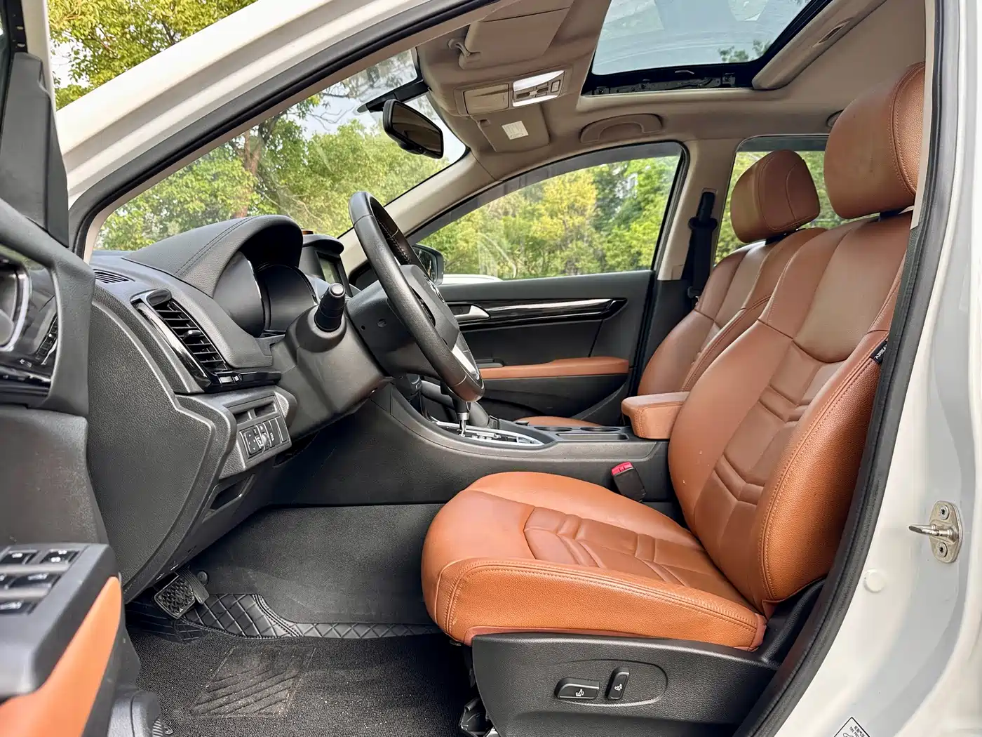 Dongfeng Fengdu MX5 2017 2016 2.0L Automatic Flagship Edition