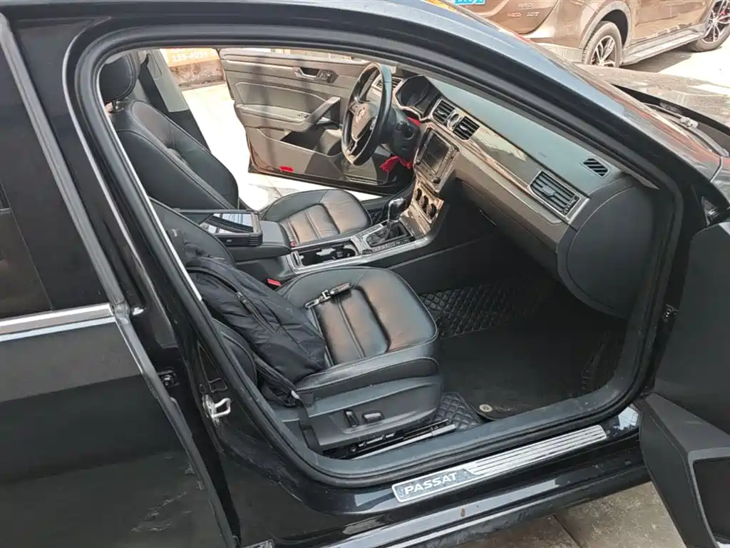 Volkswagen Passat 2017 330TSI DSG Prestige фото 25