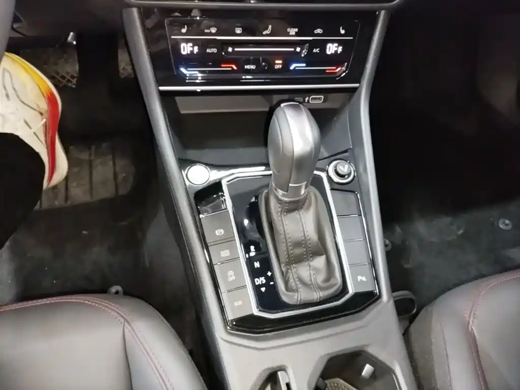 Volkswagen Lavida 2024 Model 300TSI DSG Starlight Leading Edition фото 14