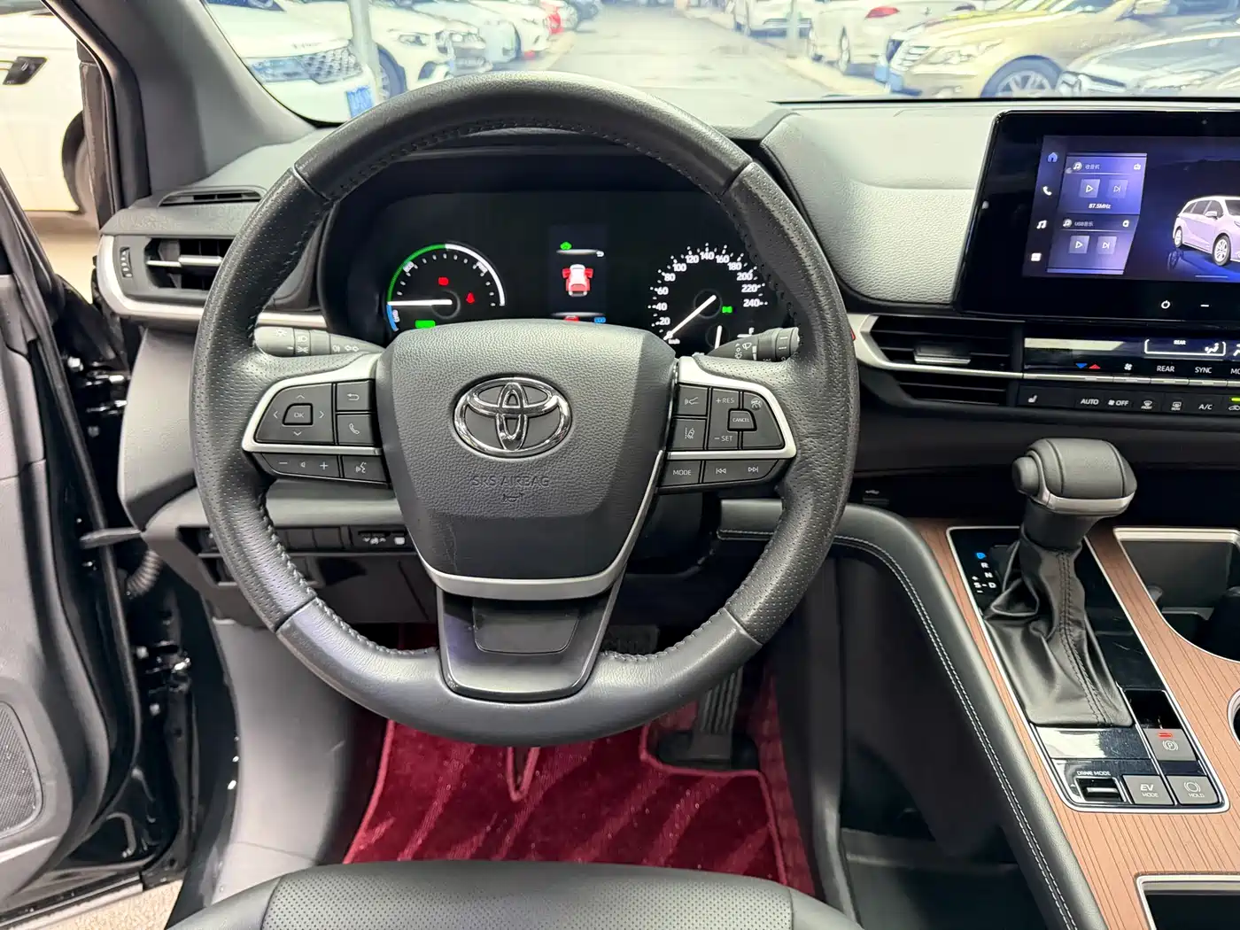 Toyota Sienna 2024 2.5L Hybrid Luxury Edition фото 17