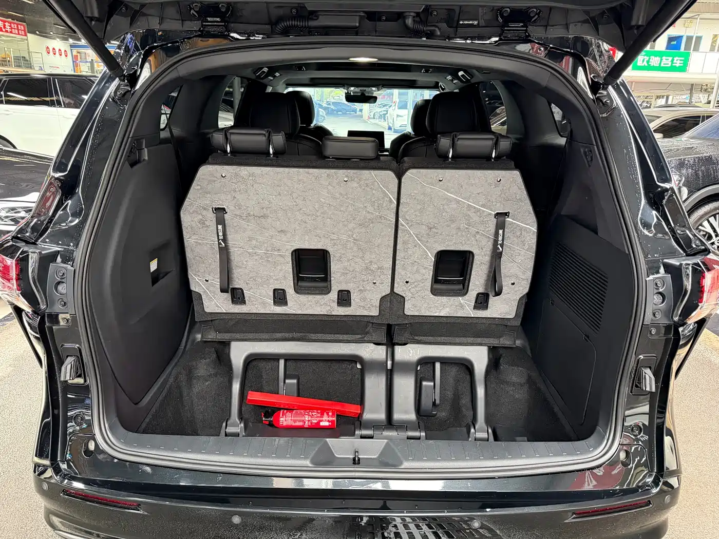 Toyota Sienna 2024 2.5L Hybrid Luxury Edition фото 31