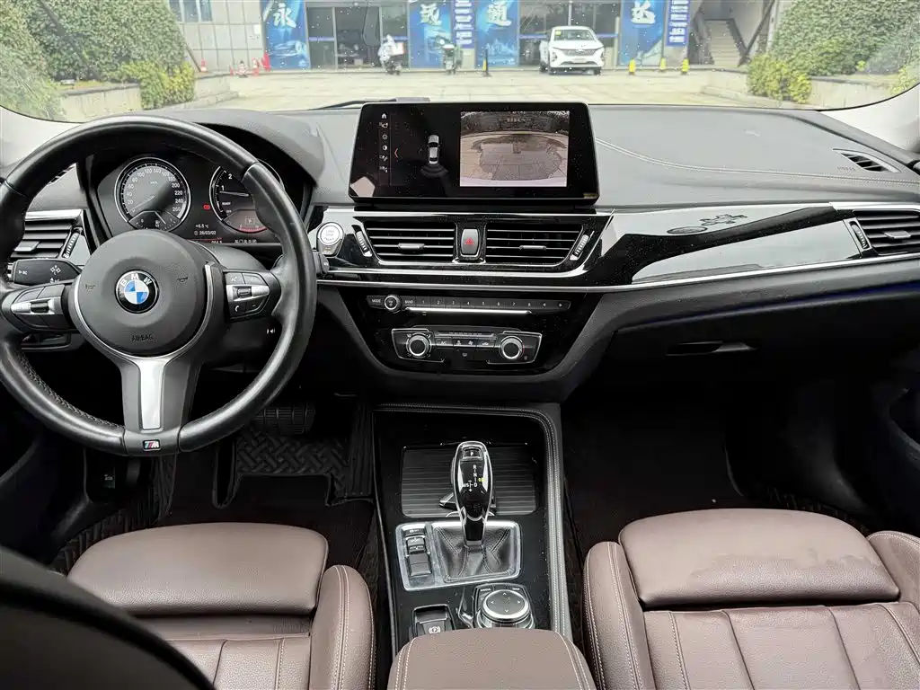 BMW 1 Series 2023 125i M Sport Shadow Edition фото 8