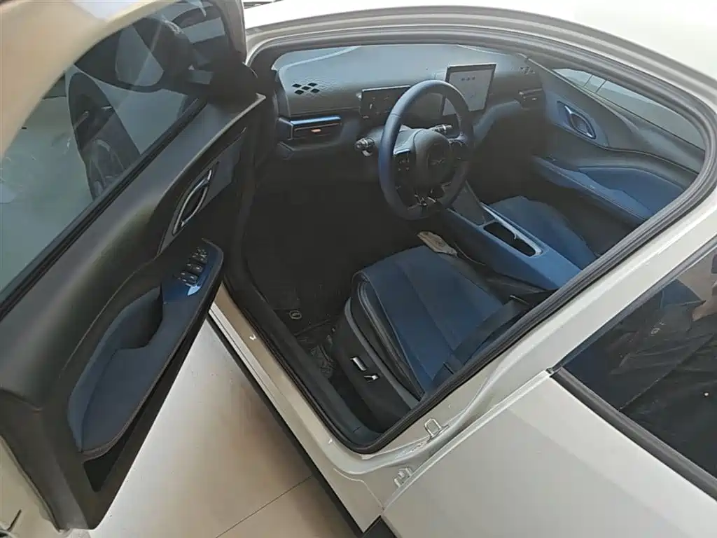BYD Seagull 2024 Glory Edition 405km Soaring Edition фото 16