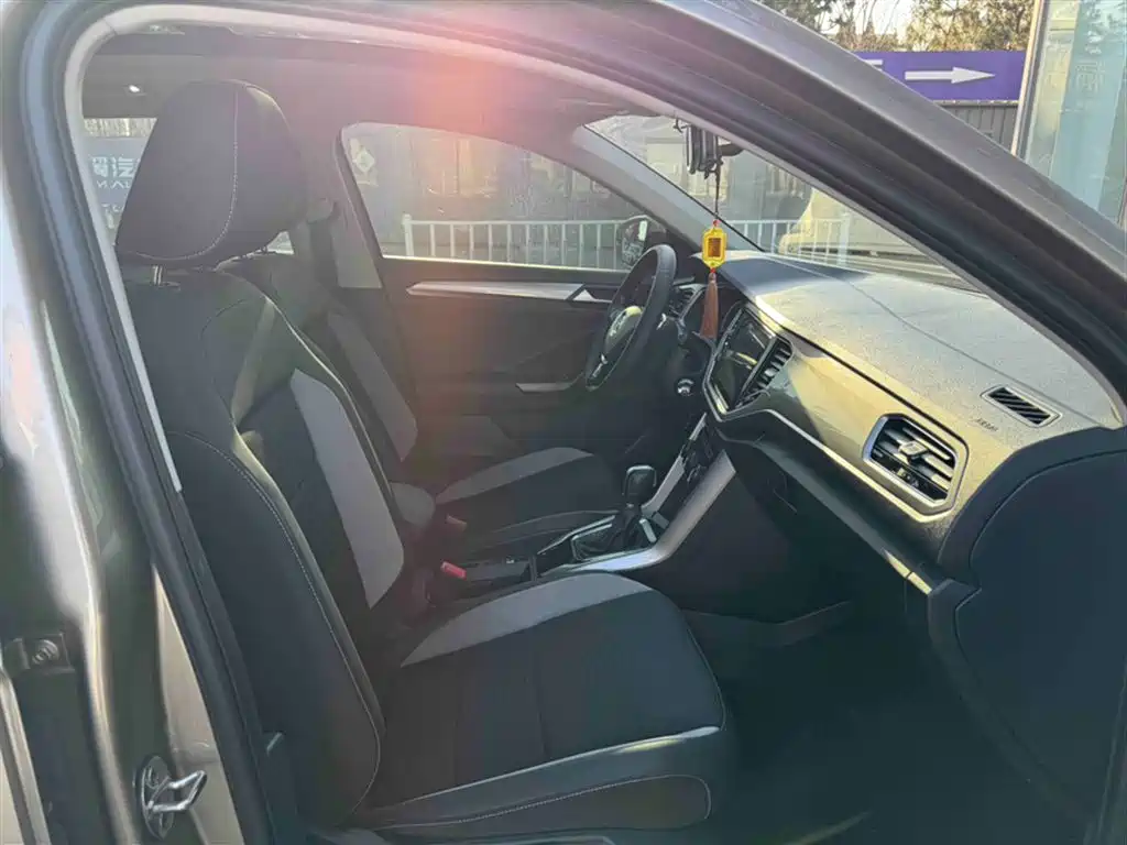 Volkswagen T-ROC 2018 230TSI DSG 2WD Progressive China VI фото 4