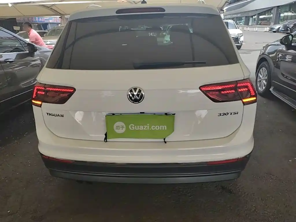 VOLKSWAGEN TIGUAN