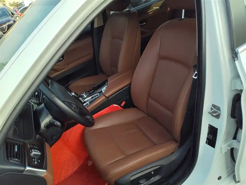 BMW 5 Series 2014 525Li Leading фото 15