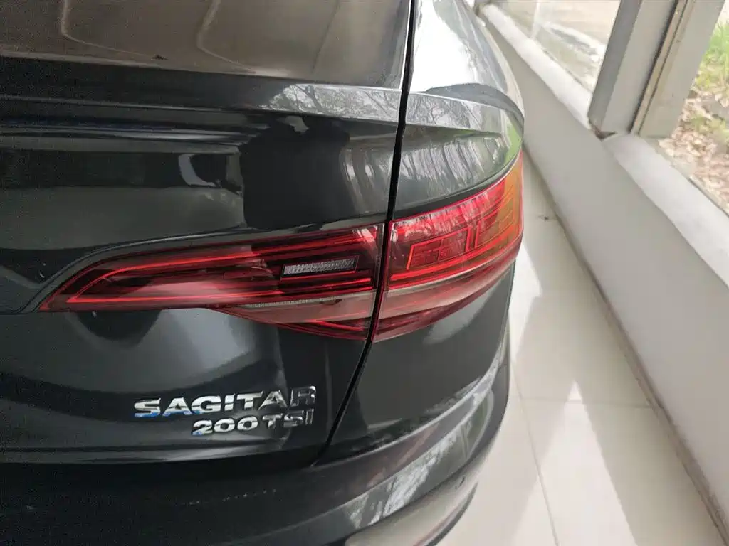 Volkswagen Sagitar 2021 200TSI DSG Surpassing Edition фото 8