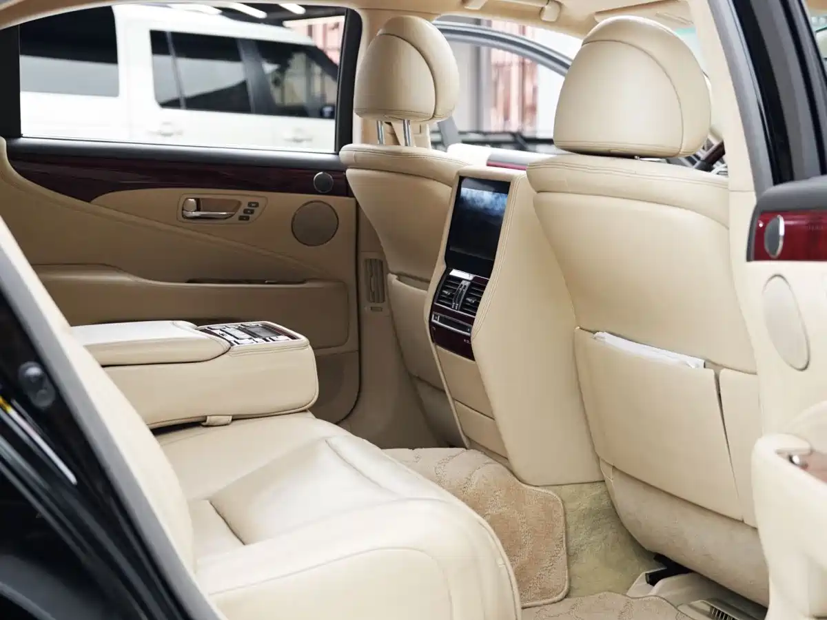 Lexus LS 2010 460L Premium Edition фото 9