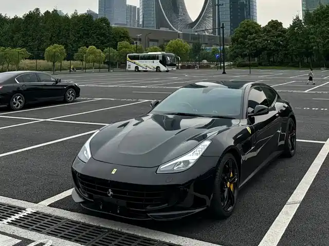 FERRARI GTC4LUSSO