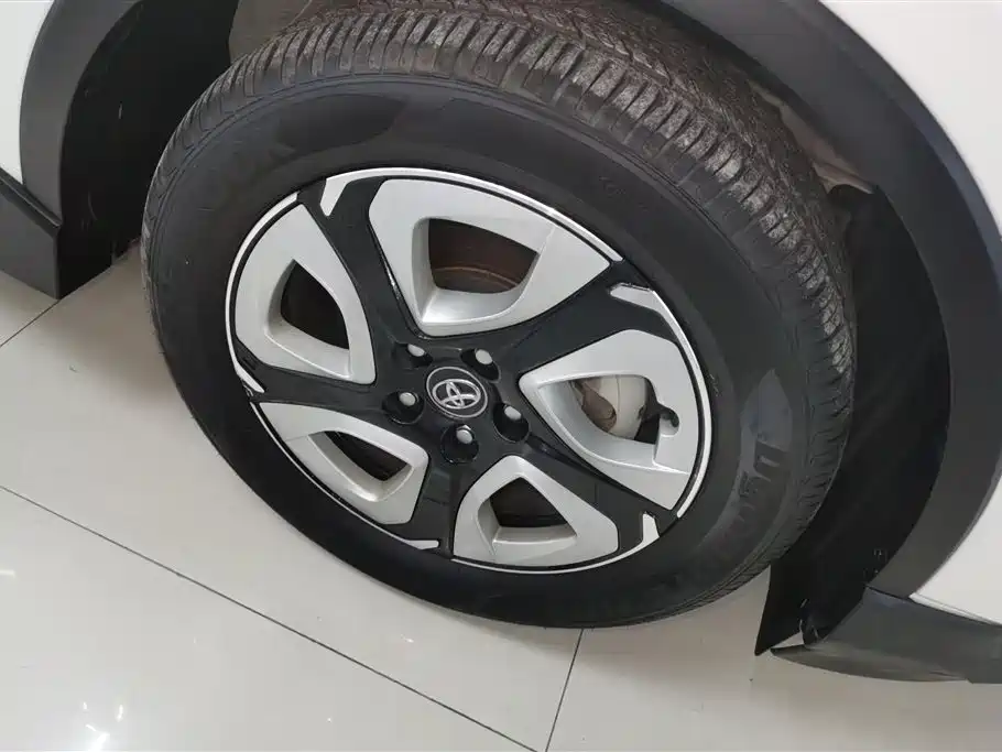 Toyota C-HR EV 2020 Premium Sunroof Edition фото 6