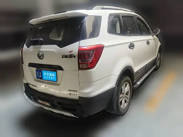 BAIC Huansu S3 2014 1.5L Luxury (China IV) — фото 2