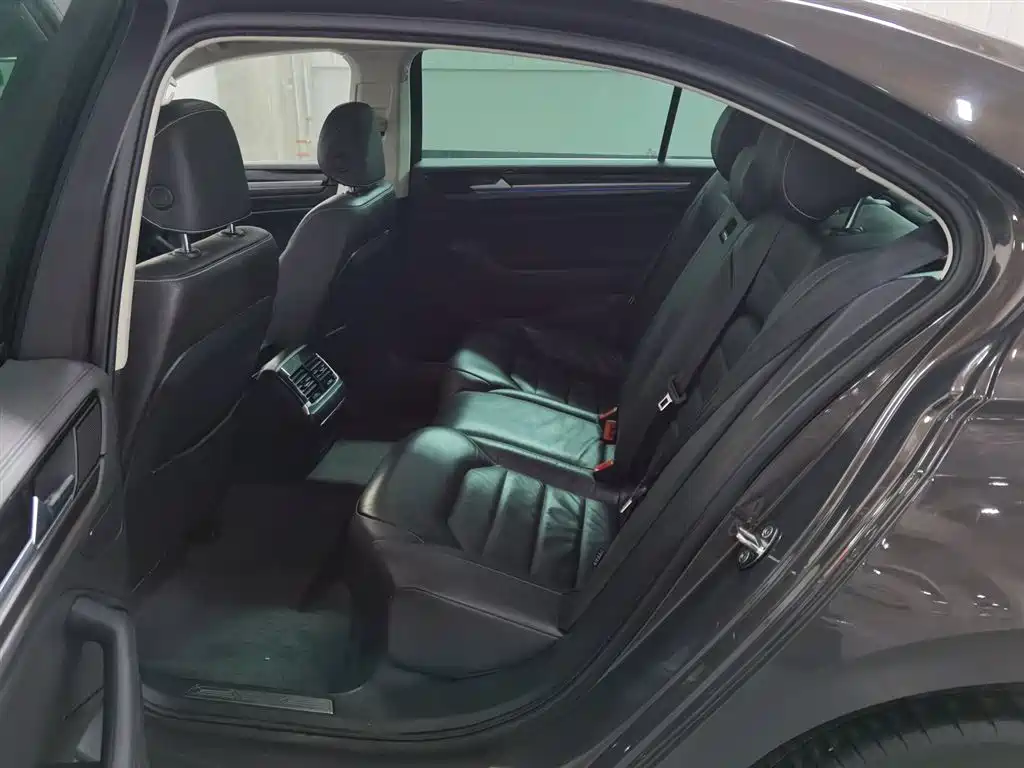 Volkswagen Phideon 2018 Facelift 380TSI FWD Business фото 15