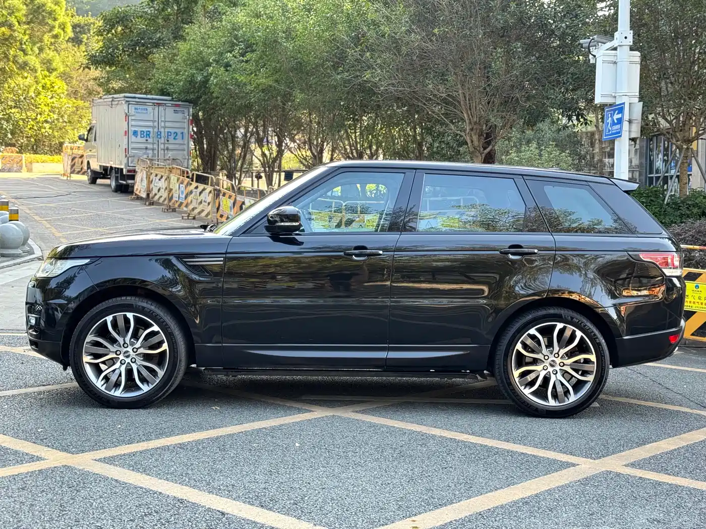 Land Rover Range Rover Sport 2016 Model 3.0 SC V6 HSE фото 16