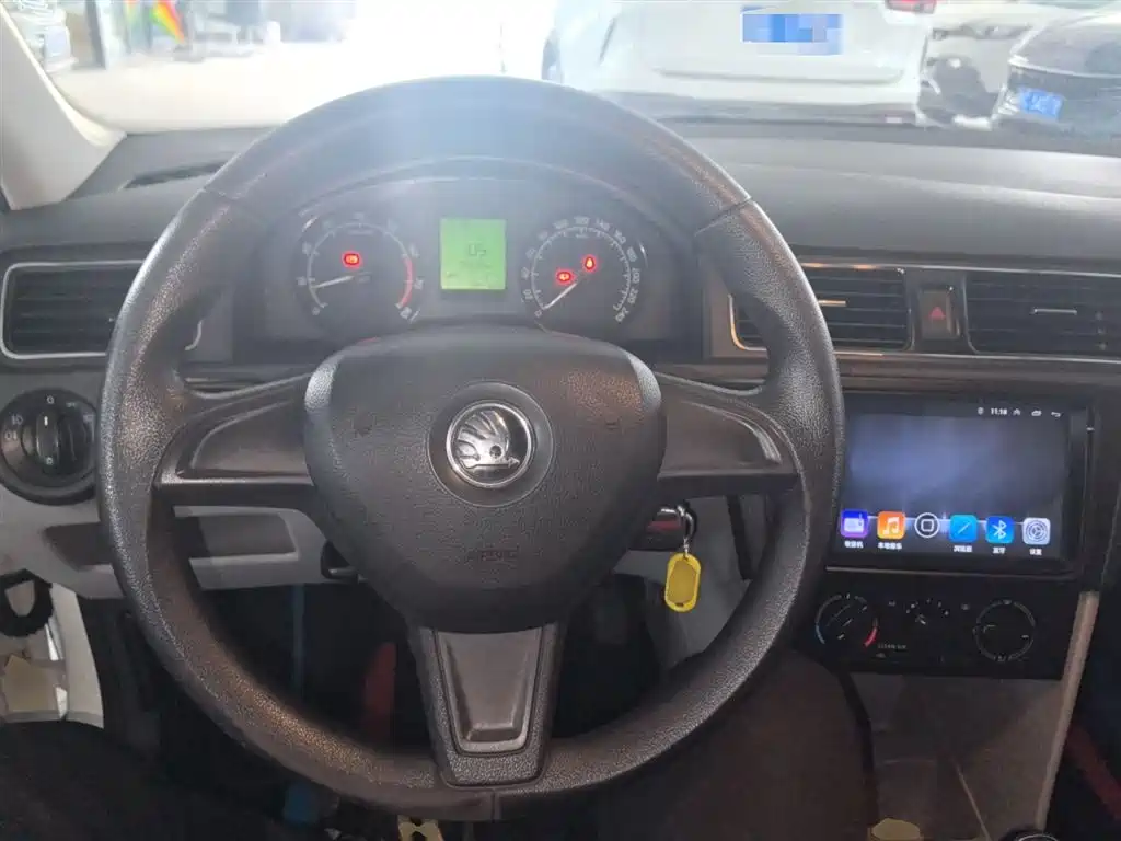 Škoda Rapid 2016 1.6L Manual Pioneer Edition фото 10