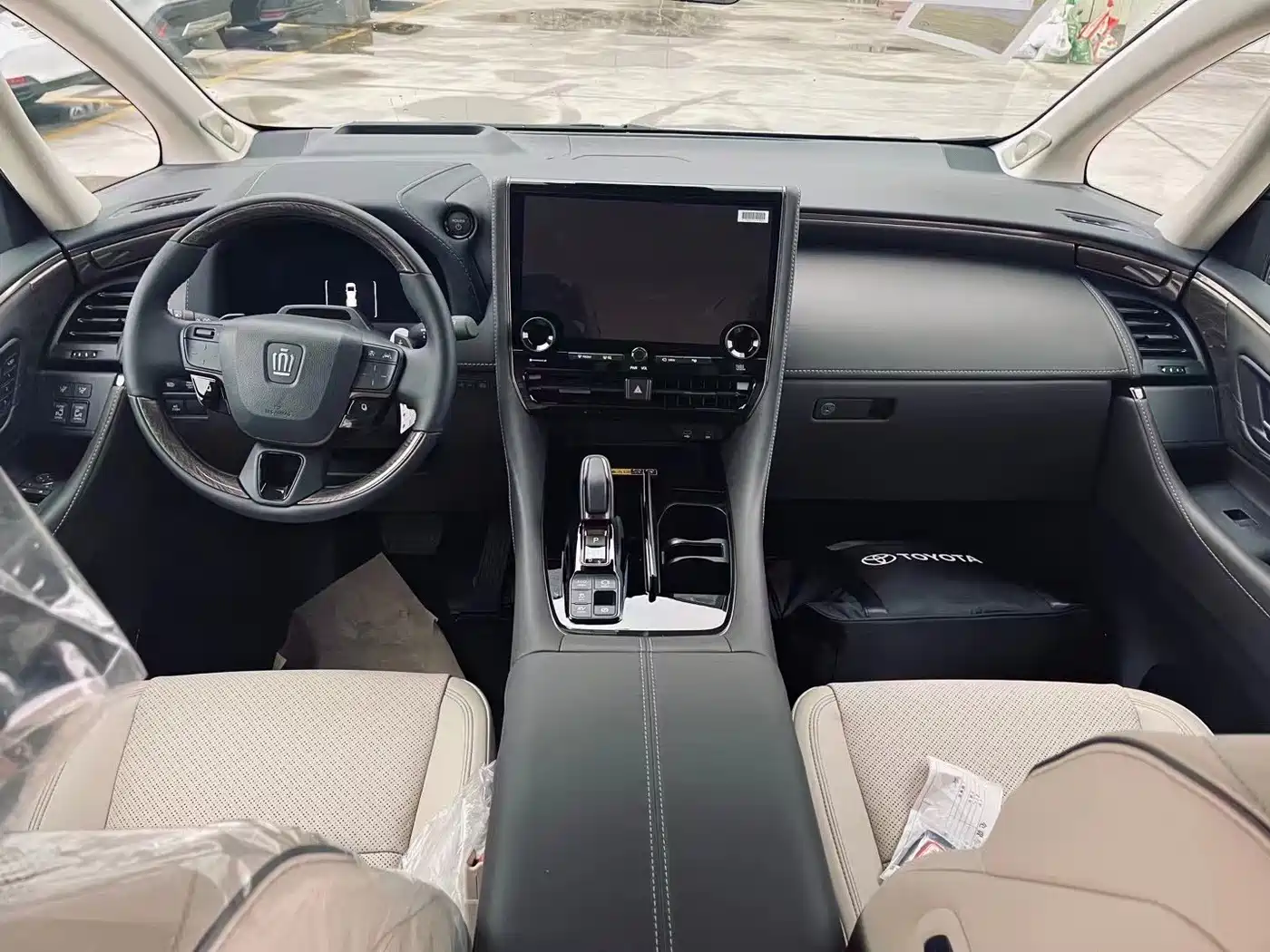 Toyota Vellfire 2024 Crown Hybrid 2.5L Executive Premium Edition фото 2