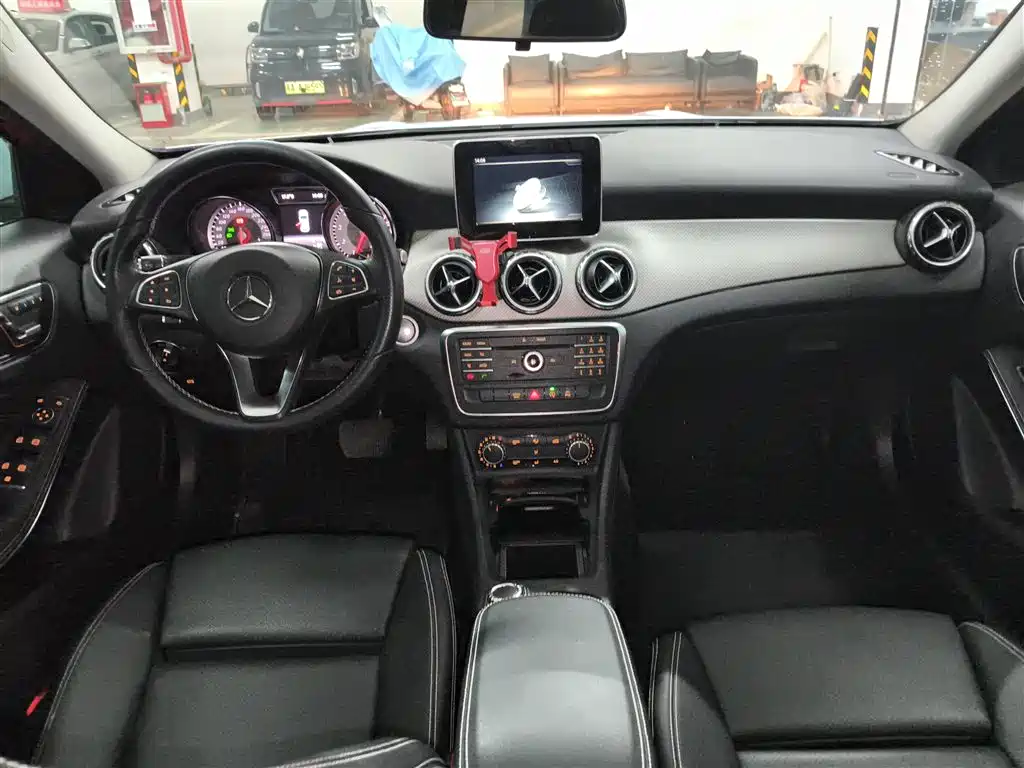 Mercedes-Benz GLA 2016 GLA 200 Dynamic фото 6