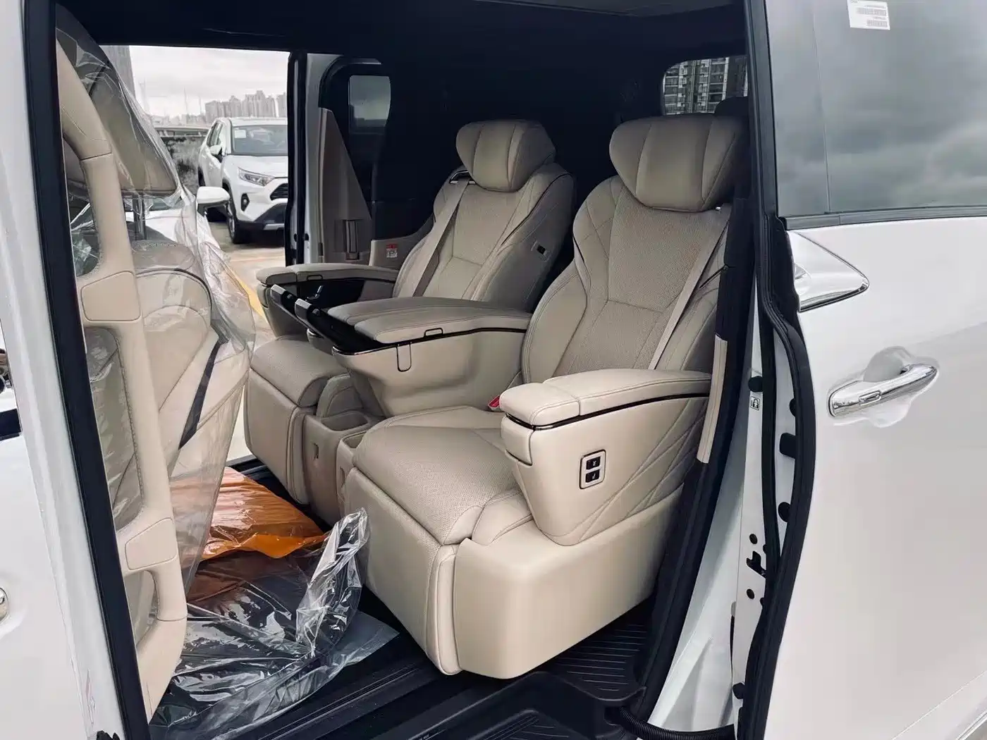 Toyota Vellfire 2024 Crown Hybrid 2.5L Executive Premium Edition фото 5