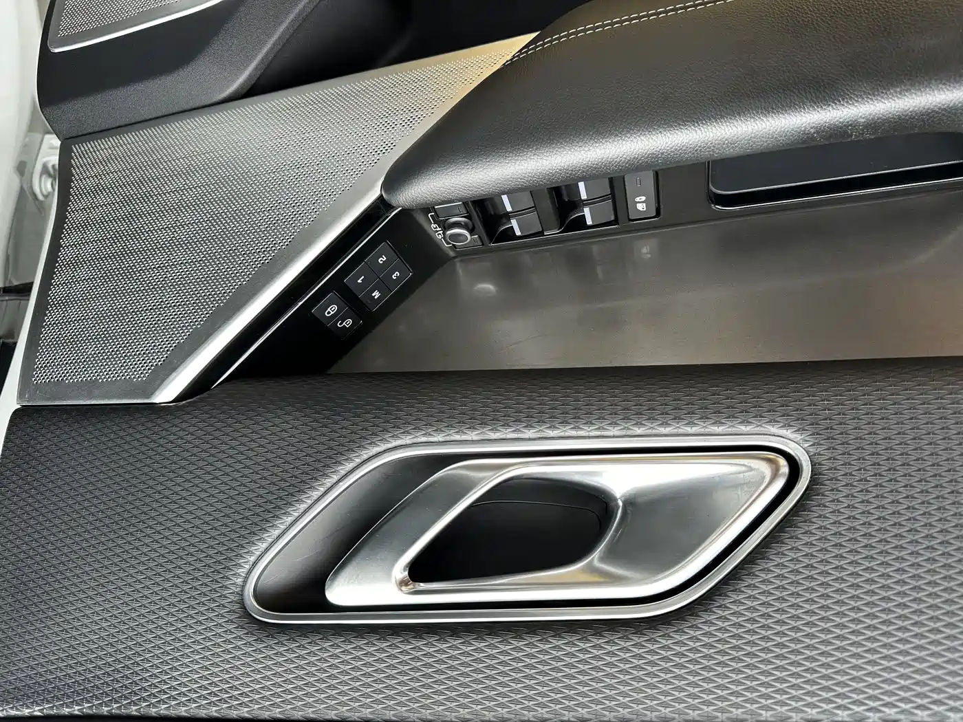 Land Rover Range Rover Velar 2019 380PS R-DYNAMIC SE фото 14