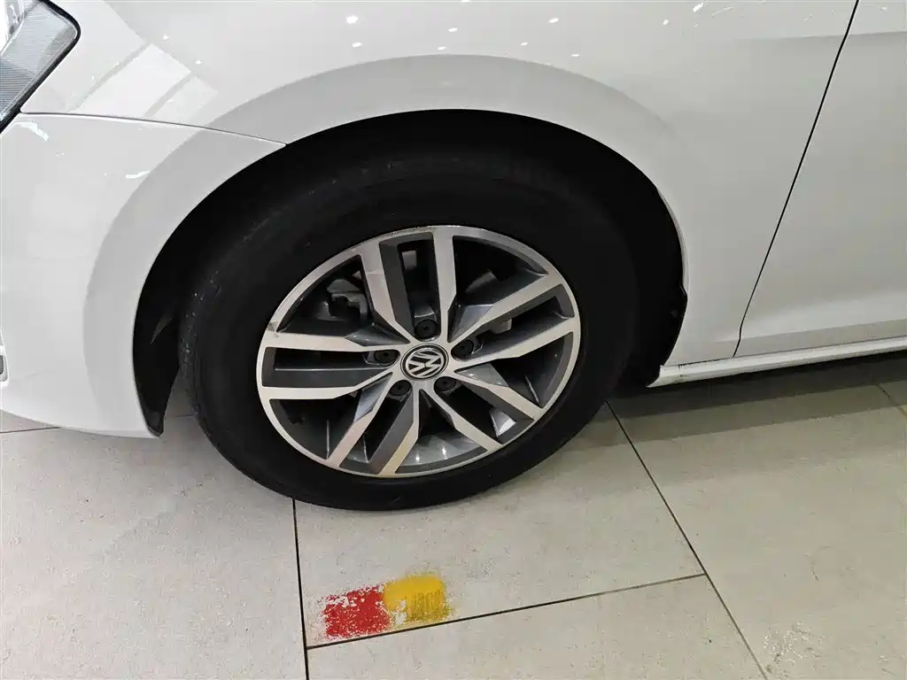 Volkswagen Golf 2016 230TSI Automatic Luxury фото 25