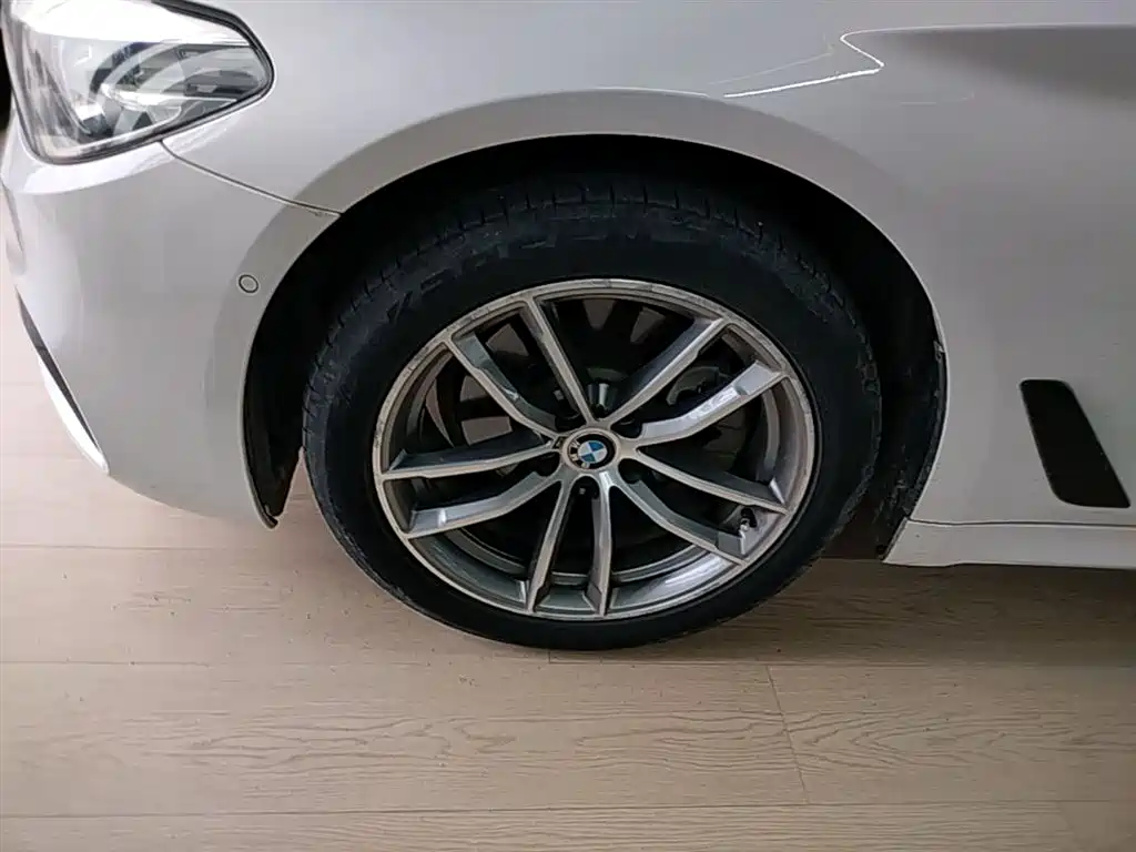 BMW 5 Series 2019 525Li M Sport Package фото 23