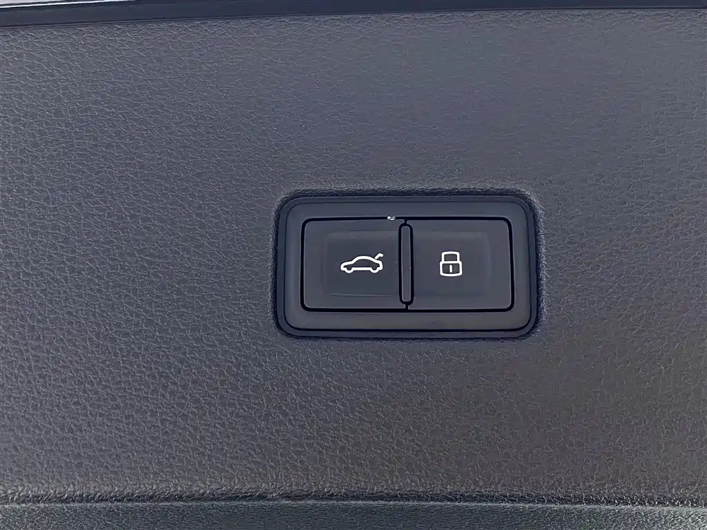 Audi Q8 2022 55 TFSI Luxury Dynamic фото 31