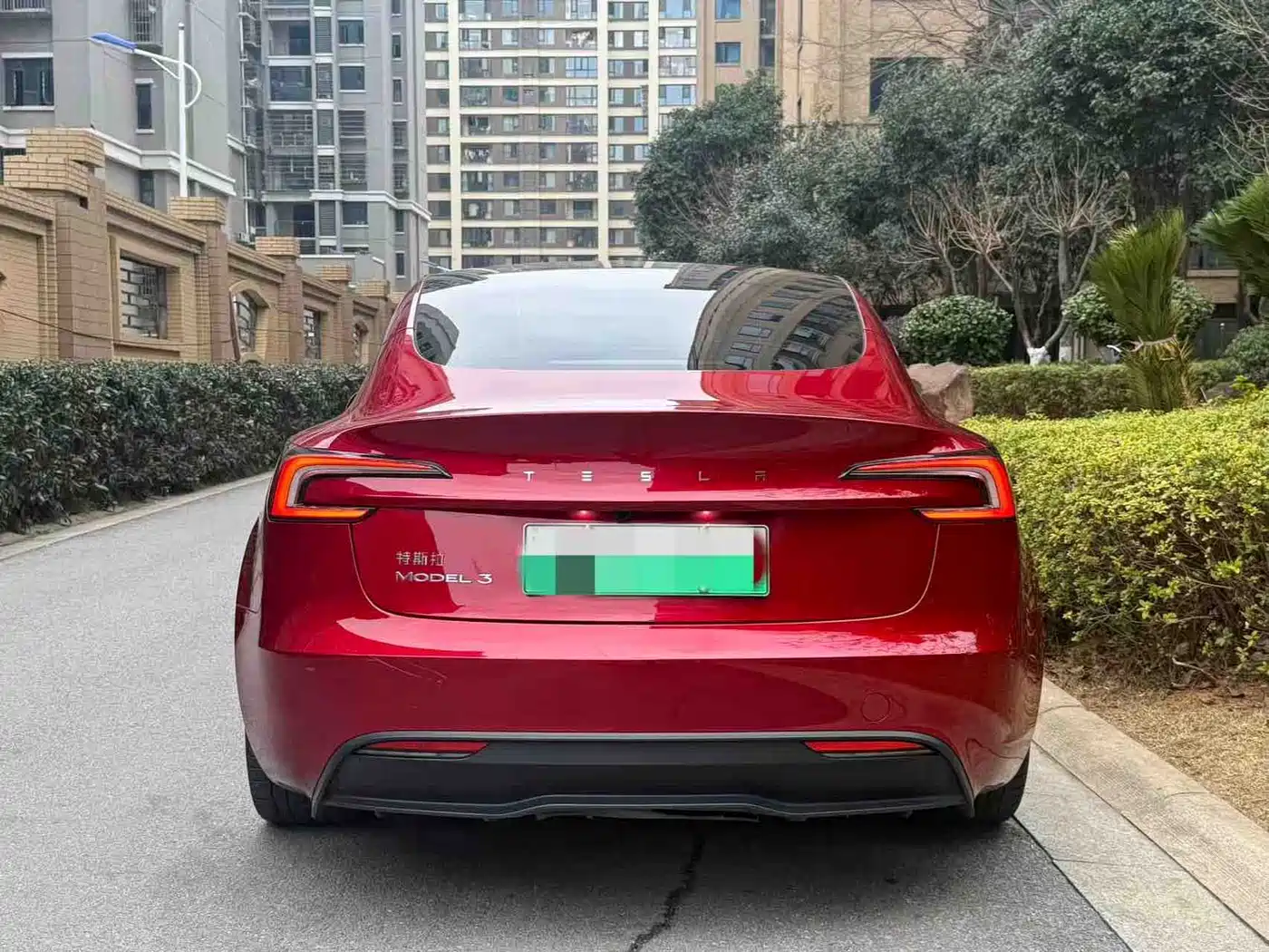 TESLA MODEL 3