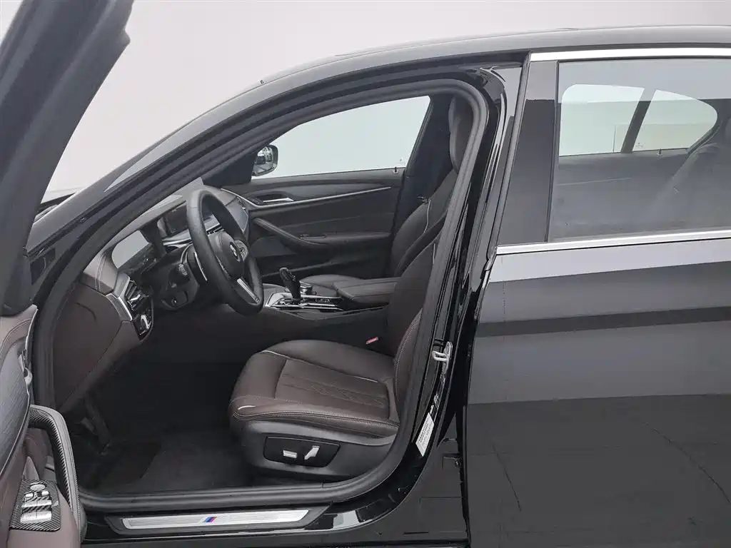 BMW 5 Series 2023 530Li Leading M Sport Package фото 10