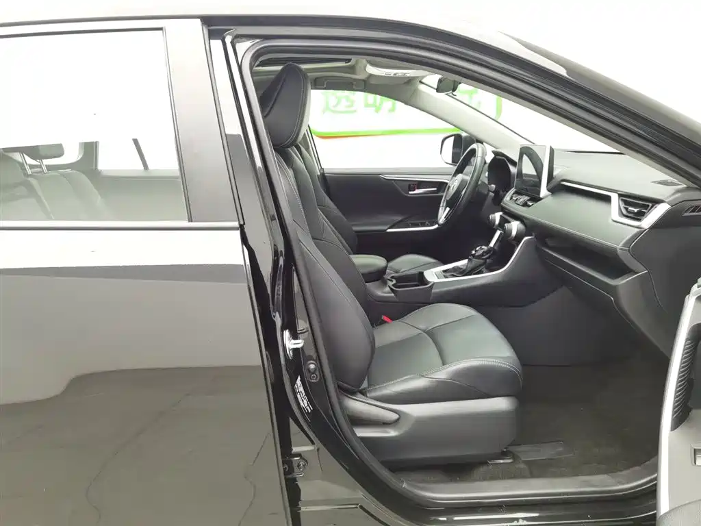 Toyota Wildlander 2022 2.0L CVT FWD Luxury Edition фото 23